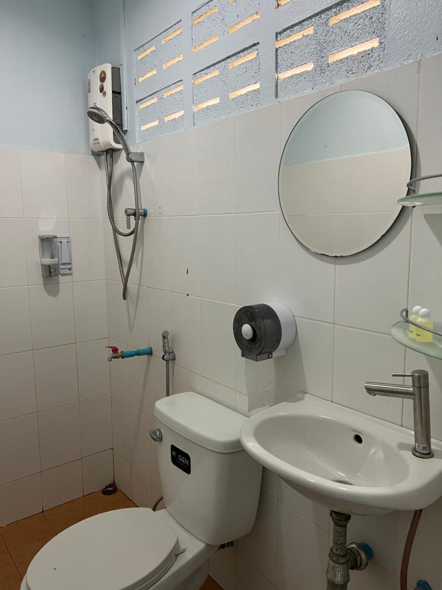 ホテル Baan Suan Tondin サトゥーン エクステリア 写真