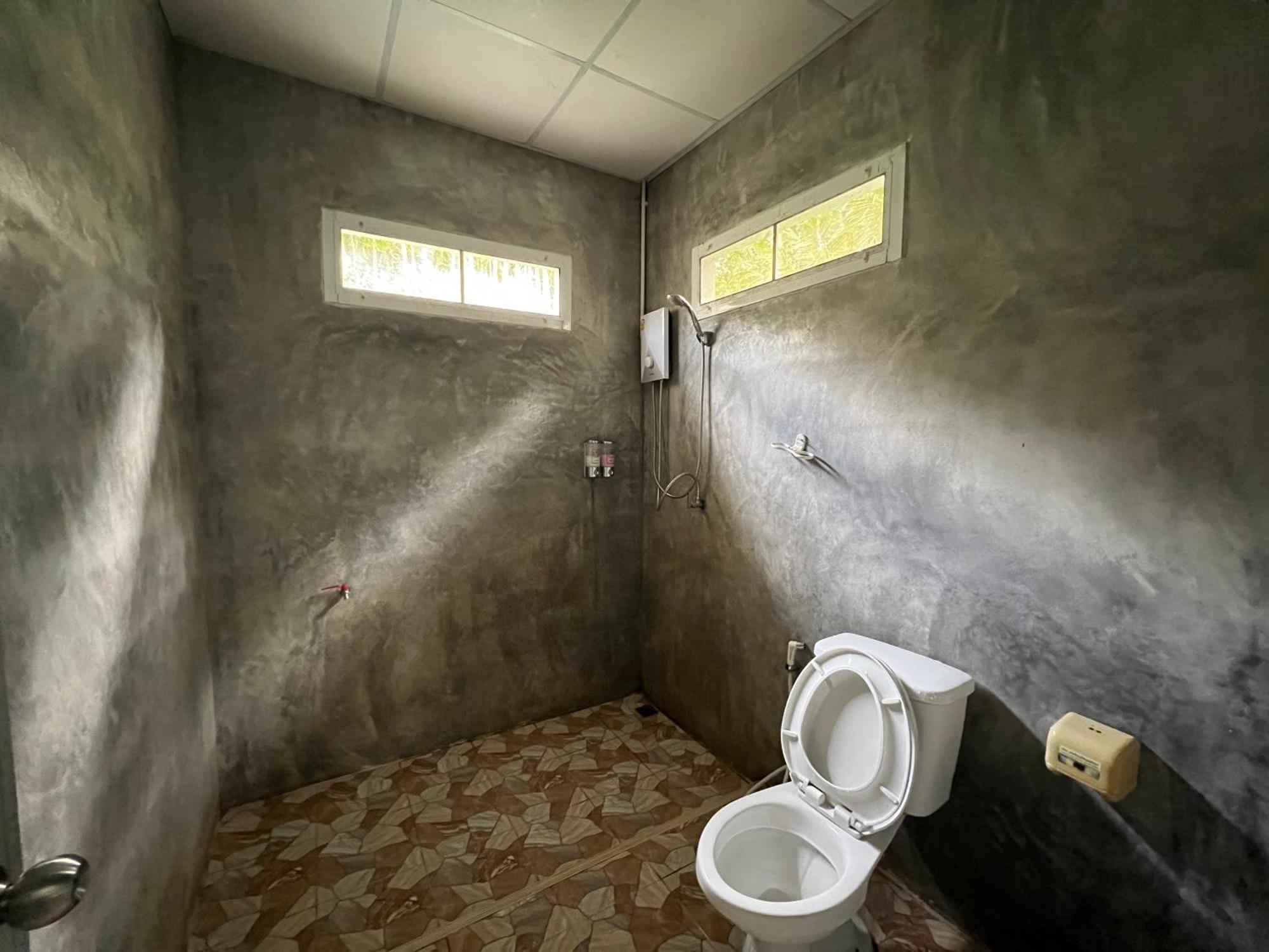 ホテル Baan Suan Tondin サトゥーン エクステリア 写真