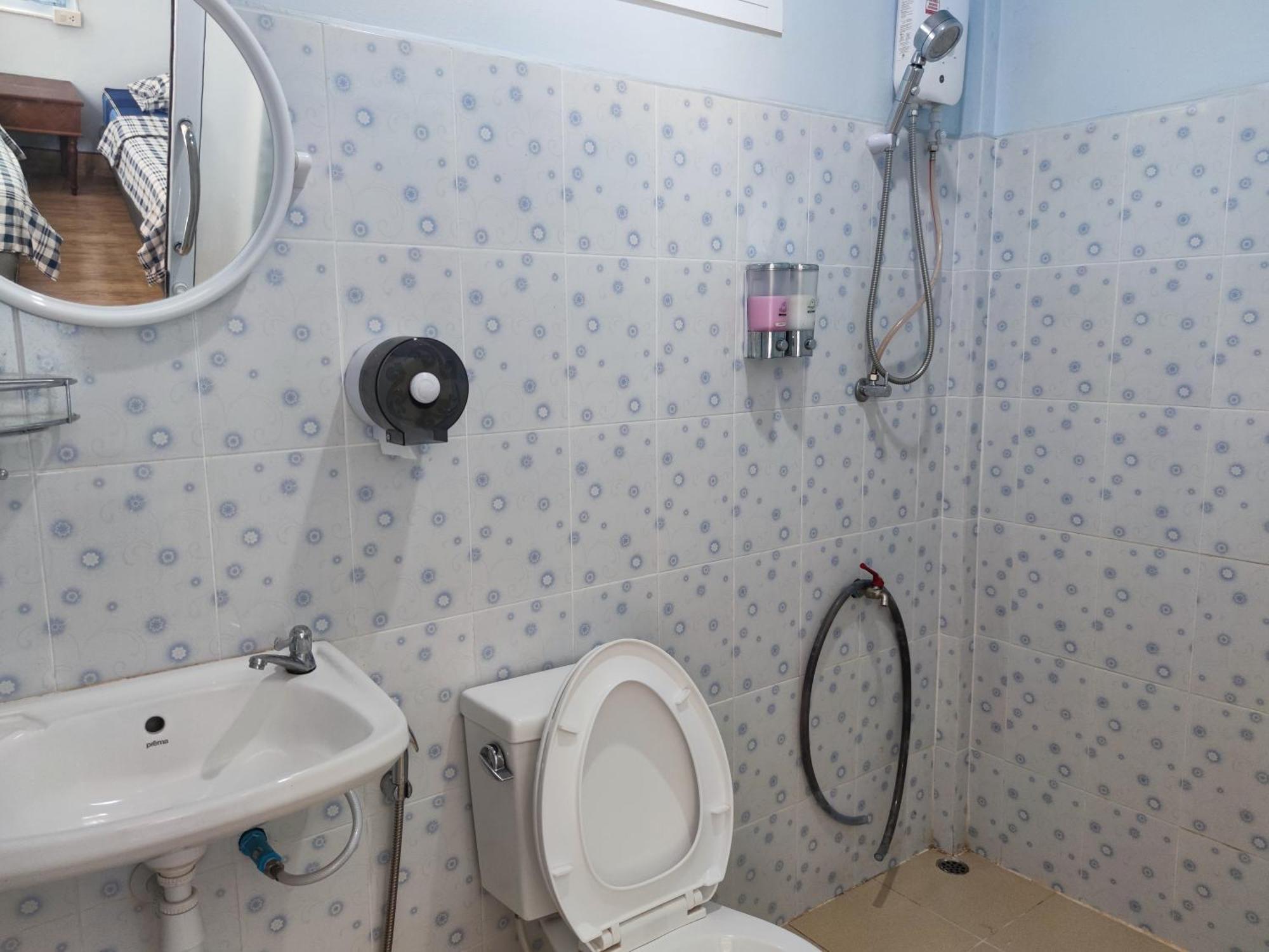 ホテル Baan Suan Tondin サトゥーン 部屋 写真